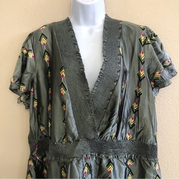 Torrid Grey Smoked V-Neck Short Sleeves Geometric Print Babydoll Tunic Size 3 - Picture 2 of 13